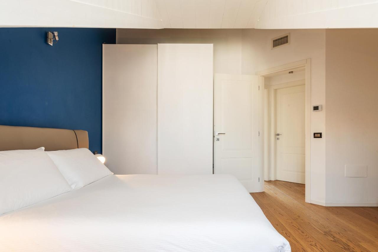 Easyhomes - Brera Luxury Suites Milan Bagian luar foto