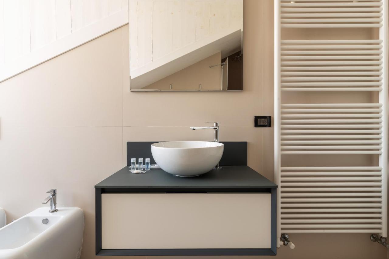 Easyhomes - Brera Luxury Suites Milan Bagian luar foto